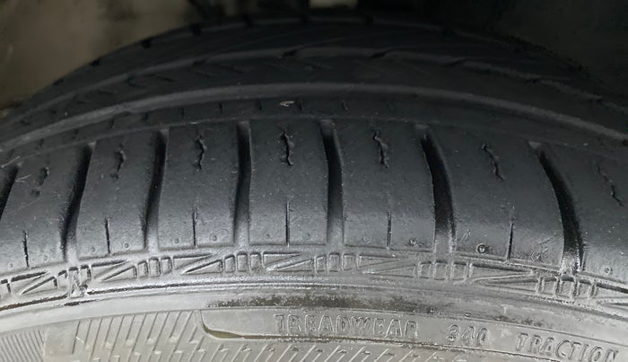 2019 Volkswagen Vento HIGHLINE PETROL, Petrol, Manual, 16,313 km, Right Front Tyre Tread
