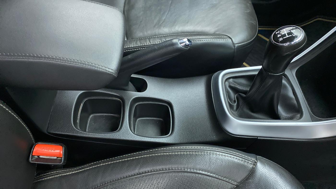 2020 Maruti S Cross ALPHA 1.5, Petrol, Manual, 28,121 km, Gear Lever