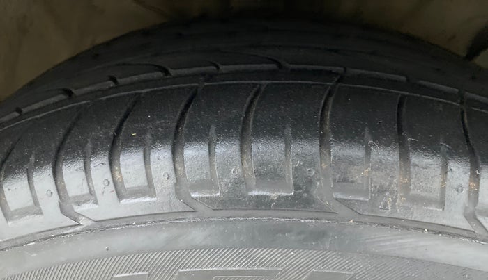 2018 Hyundai Creta SX AT 1.6 DIESEL, Diesel, Automatic, 74,337 km, Right Front Tyre Tread
