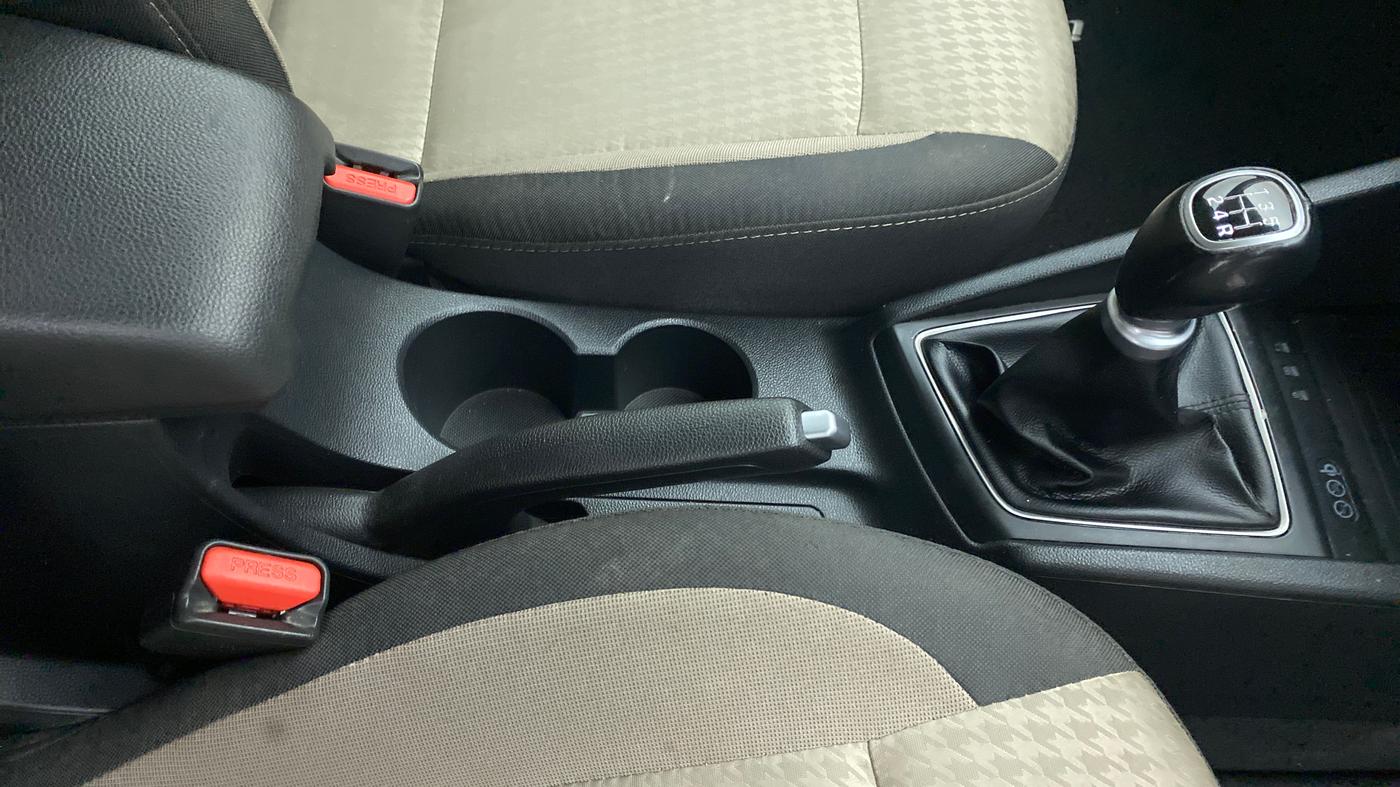 2019 Hyundai Elite i20 ASTA 1.2 (O), Petrol, Manual, 30,767 km, Gear Lever