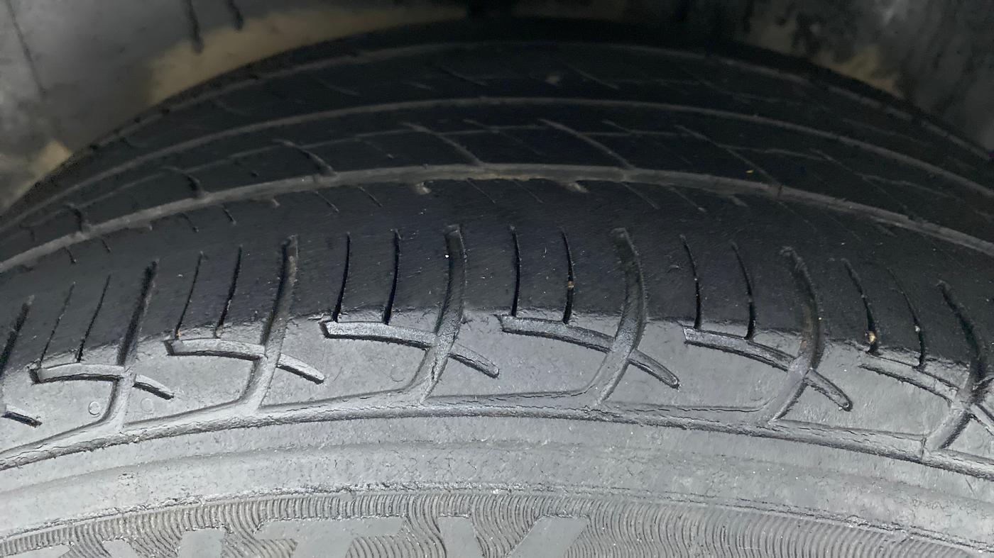 2017 Volkswagen Polo HIGHLINE1.2L PETROL, Petrol, Manual, 98,115 km, Left Rear Tyre Tread
