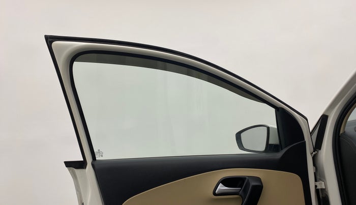 2017 Volkswagen Polo HIGHLINE1.2L PETROL, Petrol, Manual, 98,115 km, Left front window switch / handle - Power window makes minor noise