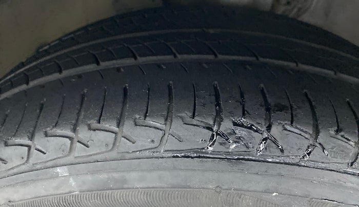 2017 Volkswagen Polo HIGHLINE1.2L PETROL, Petrol, Manual, 98,115 km, Left Front Tyre Tread