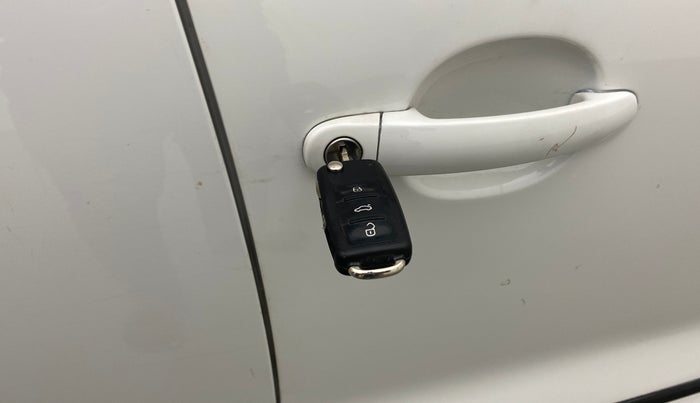 2017 Volkswagen Polo HIGHLINE1.2L PETROL, Petrol, Manual, 98,115 km, Lock system - Dork lock functional only from remote key