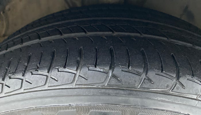 2017 Volkswagen Polo HIGHLINE1.2L PETROL, Petrol, Manual, 98,115 km, Right Front Tyre Tread