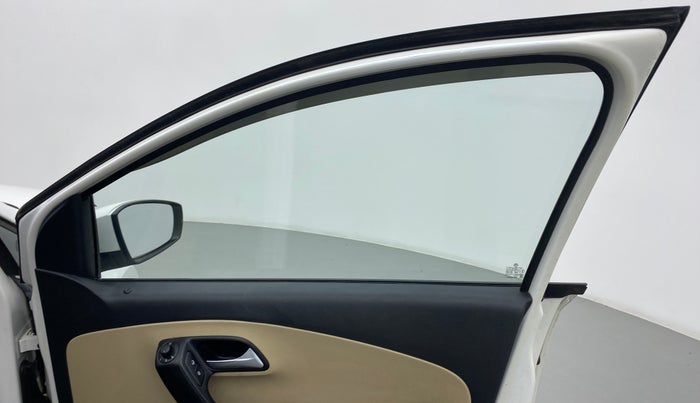 2017 Volkswagen Polo HIGHLINE1.2L PETROL, Petrol, Manual, 98,115 km, Right front window switch / handle - Power window makes minor noise