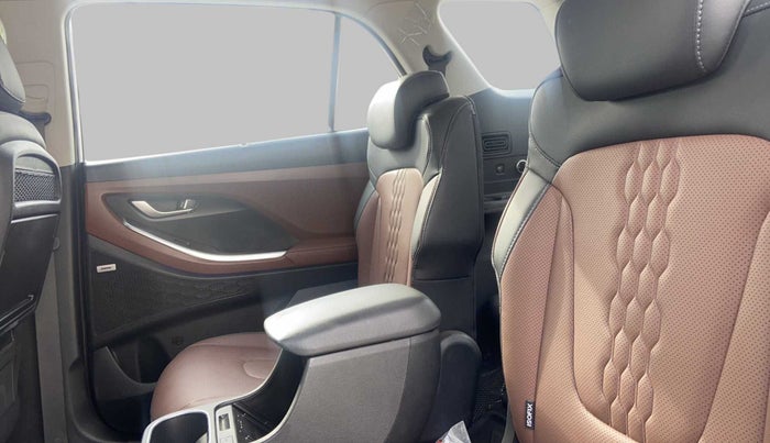 2022 Hyundai ALCAZAR 2.0 SIGNATURE (O) AT 6STR, Petrol, Automatic, 10,456 km, Right Side Rear Door Cabin