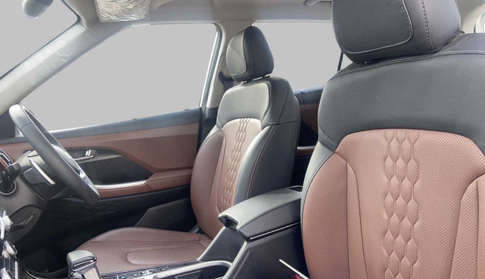 2022 Hyundai ALCAZAR 2.0 SIGNATURE (O) AT 6STR, Petrol, Automatic, 10,456 km, Right Side Front Door Cabin