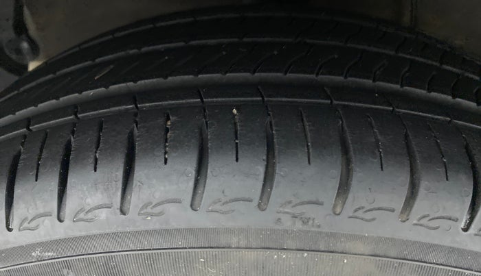 2020 Hyundai AURA SX 1.2 (O), Petrol, Manual, 11,800 km, Right Rear Tyre Tread
