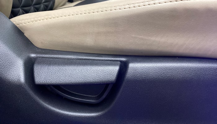 2020 Hyundai NEW SANTRO MAGNA, Petrol, Manual, 13,184 km, Driver Side Adjustment Panel