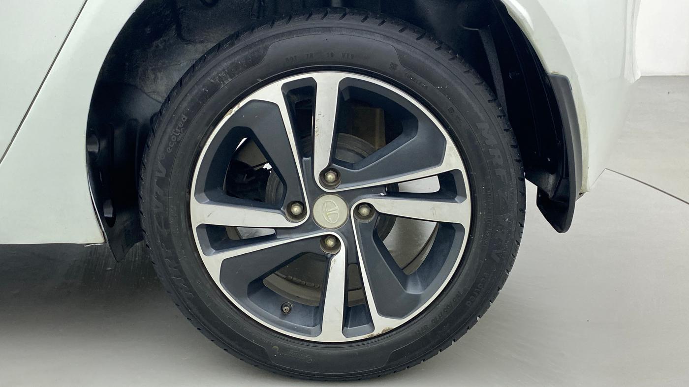 2020 Tata ALTROZ XZ PETROL, Petrol, Manual, 55,321 km, Left Rear Wheel