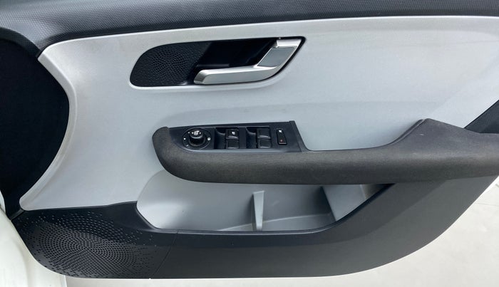 2020 Tata ALTROZ XZ PETROL, Petrol, Manual, 55,321 km, Driver Side Door Panels Control