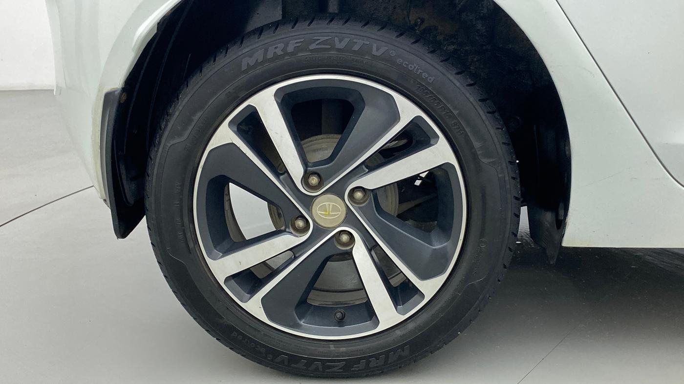 2020 Tata ALTROZ XZ PETROL, Petrol, Manual, 55,321 km, Right Rear Wheel