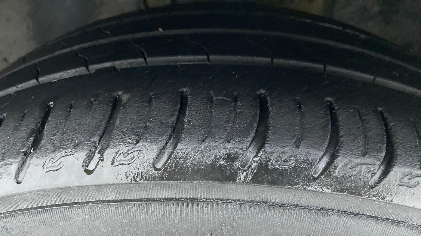2020 Tata ALTROZ XZ PETROL, Petrol, Manual, 55,321 km, Left Front Tyre Tread