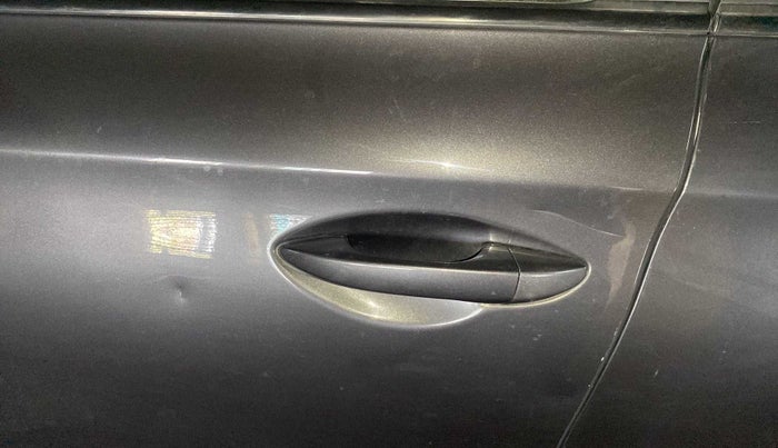 2020 Hyundai Elite i20 SPORTZ PLUS 1.2, Petrol, Manual, 43,973 km, Front passenger door - Slightly dented