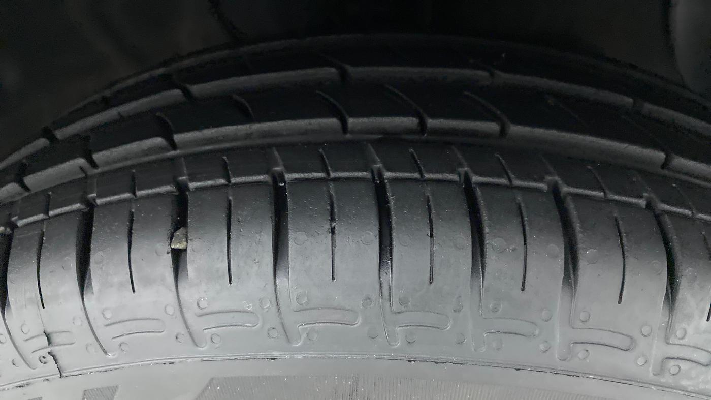 2022 Hyundai GRAND I10 NIOS SPORTZ AMT 1.2 KAPPA VTVT, Petrol, Automatic, 6,042 km, Right Front Tyre Tread