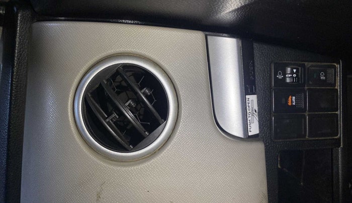 2013 Maruti Wagon R 1.0 VXI, Petrol, Manual, 87,253 km, Dashboard - Dashboard minor damage