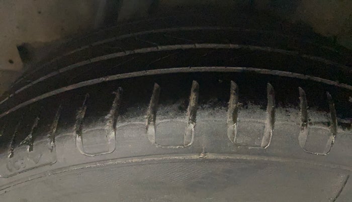 2017 Honda Jazz 1.2L I-VTEC SV, Petrol, Manual, 1,24,203 km, Left Rear Tyre Tread