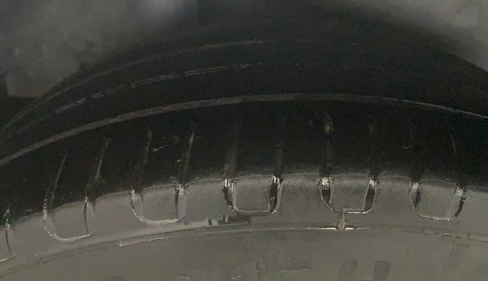 2017 Honda Jazz 1.2L I-VTEC SV, Petrol, Manual, 1,24,203 km, Right Rear Tyre Tread