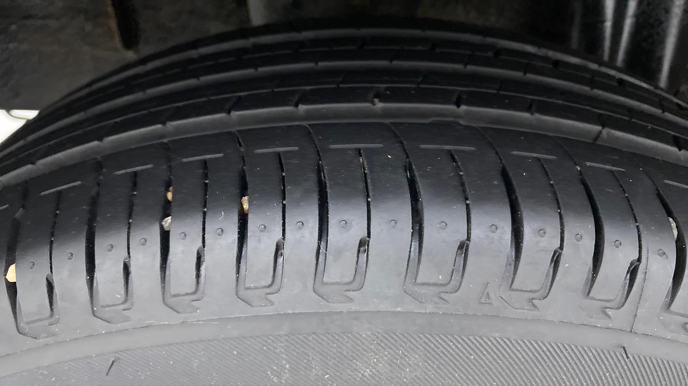2019 Renault TRIBER 1.0 RXZ, Petrol, Manual, 52,695 km, Right Rear Tyre Tread
