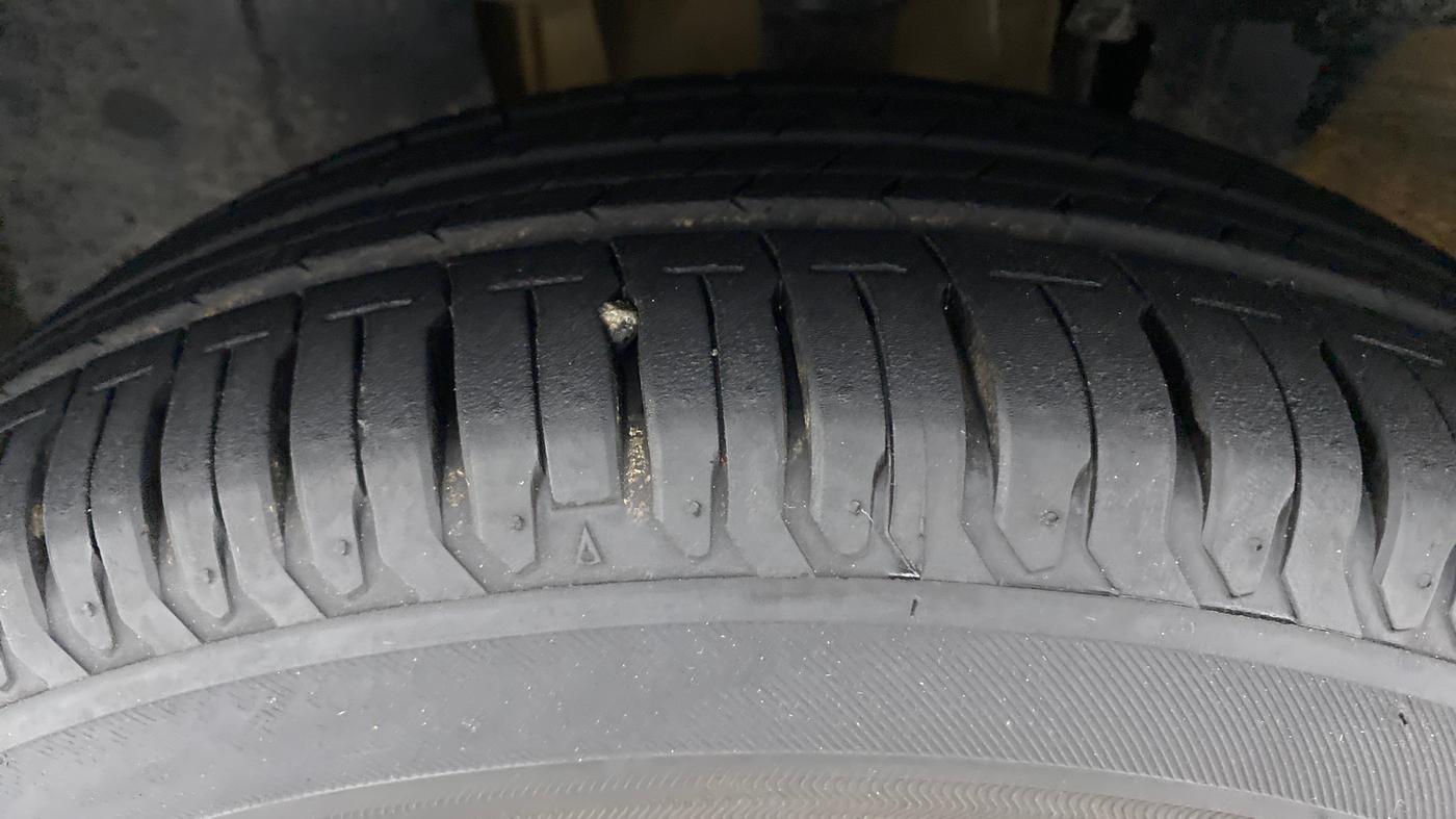 2019 Renault TRIBER 1.0 RXZ, Petrol, Manual, 52,695 km, Left Front Tyre Tread