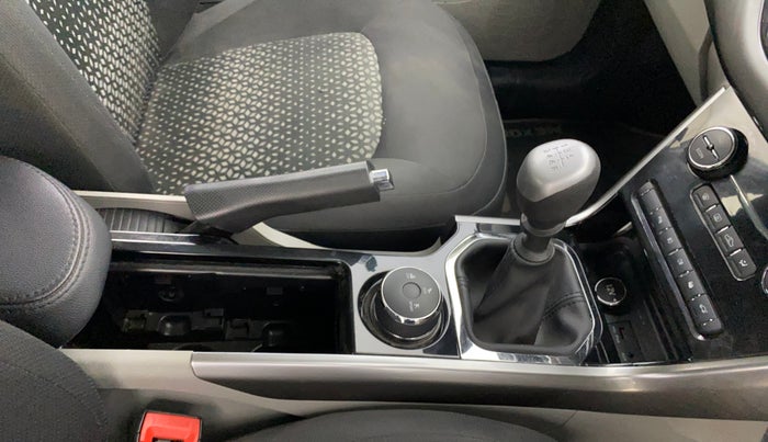 2018 Tata NEXON XZ PLUS PETROL, Petrol, Manual, 48,157 km, Gear Lever