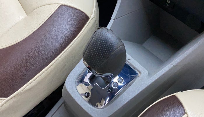 2017 Tata Tiago XZA PETROL, Petrol, Automatic, 46,499 km, Gear lever - Knob cover torn