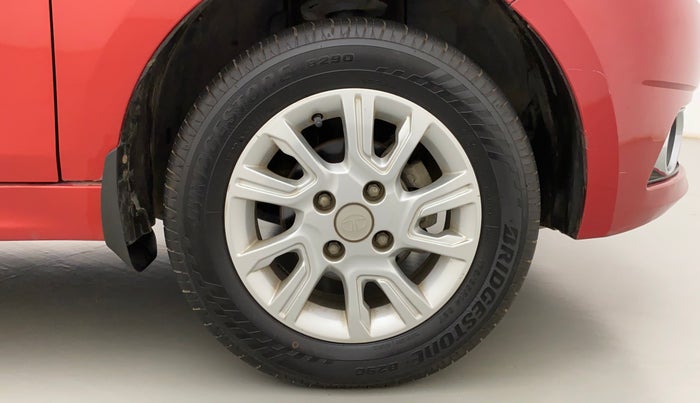 2017 Tata Tiago XZA PETROL, Petrol, Automatic, 46,499 km, Right Front Wheel
