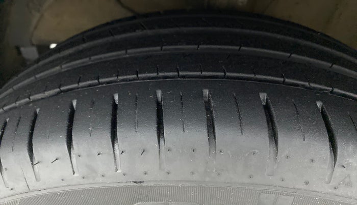 2022 Toyota Glanza V, Petrol, Manual, 25,720 km, Left Front Tyre Tread