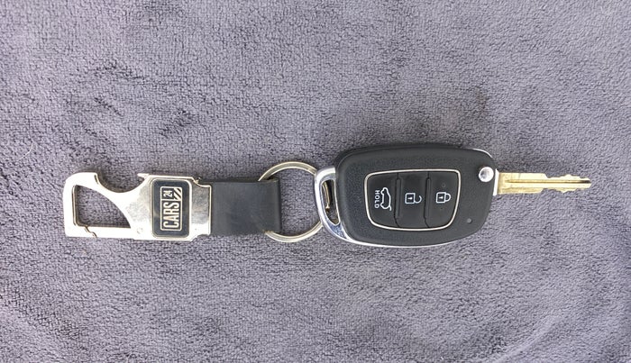 2021 Hyundai VENUE S+ 1.2, Petrol, Manual, 15,739 km, Key Close Up