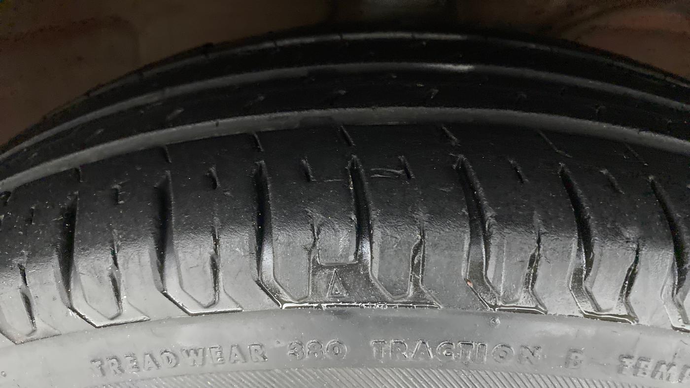 2017 Maruti Dzire VDI, Diesel, Manual, 48,207 km, Right Front Tyre Tread
