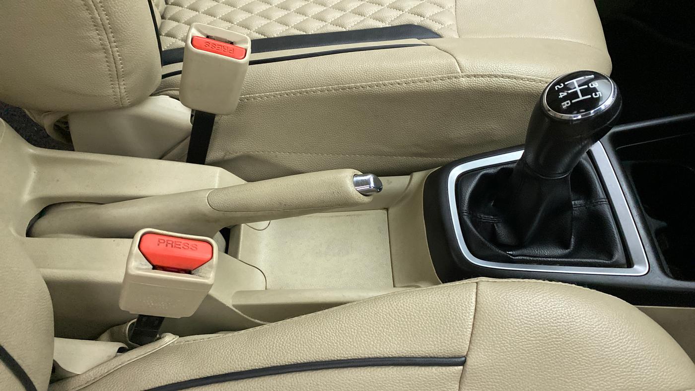 2017 Maruti Dzire VDI, Diesel, Manual, 48,207 km, Gear Lever