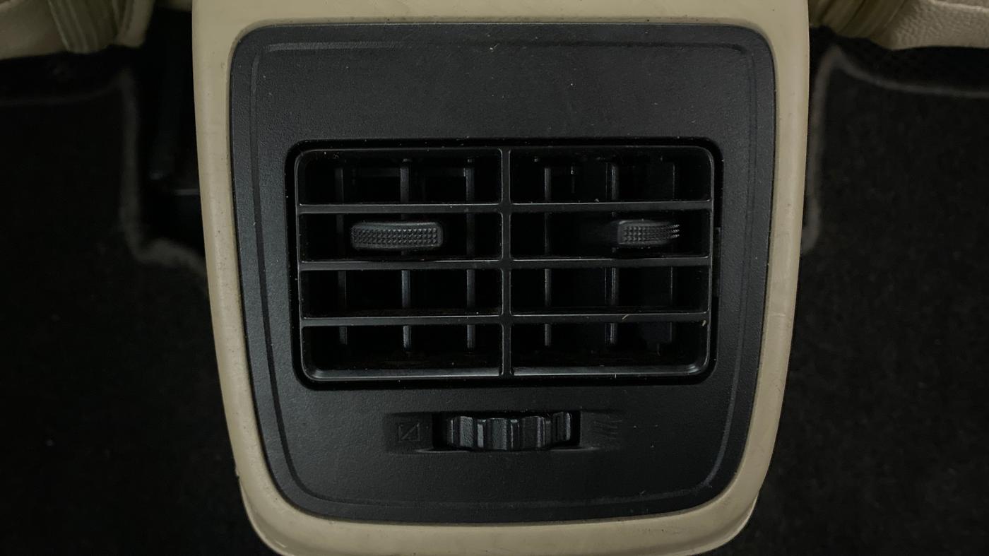 2017 Maruti Dzire VDI, Diesel, Manual, 48,207 km, Rear AC Vents