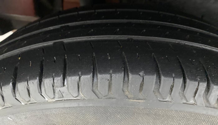 2017 Maruti Dzire VDI, Diesel, Manual, 48,207 km, Right Rear Tyre Tread
