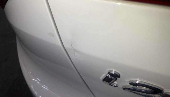 2017 Hyundai Elite i20 ASTA 1.2, Petrol, Manual, 32,810 km, Dicky (Boot door) - Slightly dented