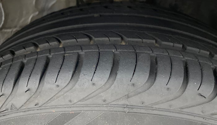 2018 Volkswagen Polo COMFORTLINE 1.0 PETROL, Petrol, Manual, 51,465 km, Right Front Tyre Tread