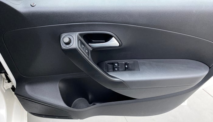 2018 Volkswagen Polo COMFORTLINE 1.0 PETROL, Petrol, Manual, 51,465 km, Driver Side Door Panels Control