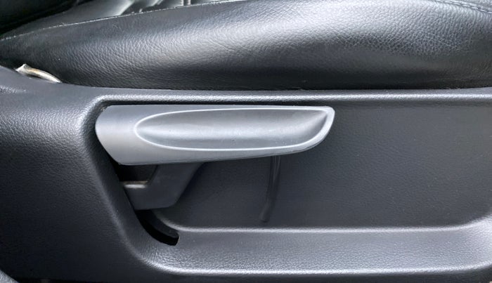 2018 Volkswagen Polo COMFORTLINE 1.0 PETROL, Petrol, Manual, 51,465 km, Driver Side Adjustment Panel