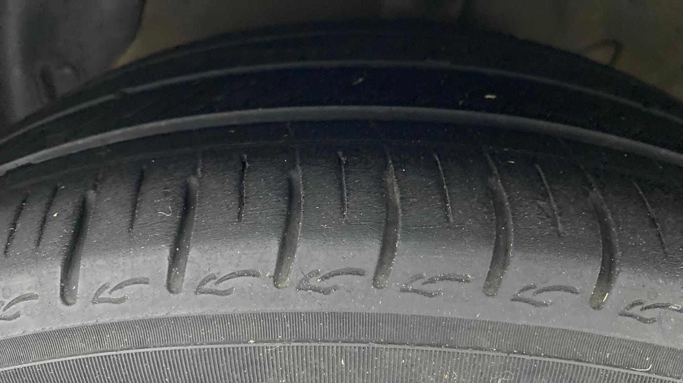 2020 Hyundai AURA S 1.2 AMT, Petrol, Automatic, 99,334 km, Left Front Tyre Tread