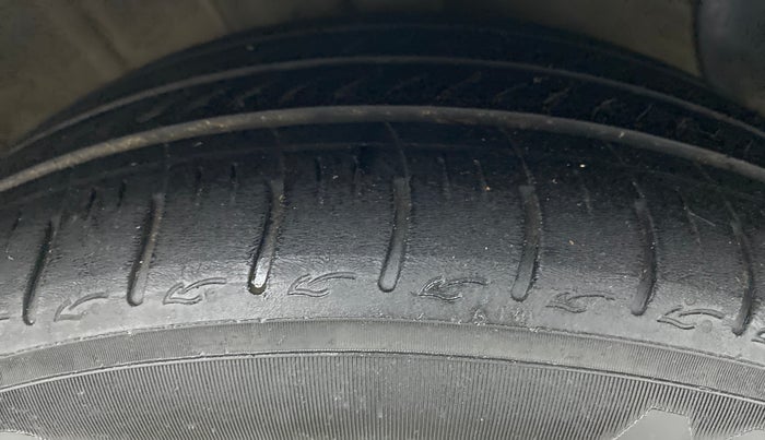 2020 Hyundai AURA S 1.2 AMT, Petrol, Automatic, 99,334 km, Right Front Tyre Tread