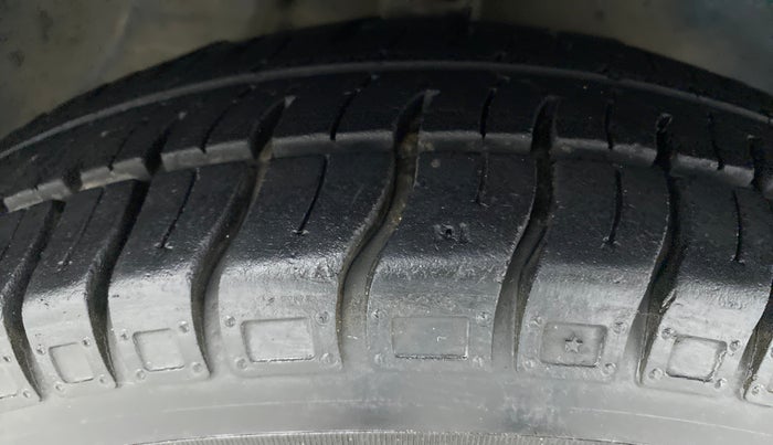 2018 Maruti Alto 800 VXI, Petrol, Manual, 34,022 km, Right Front Tyre Tread