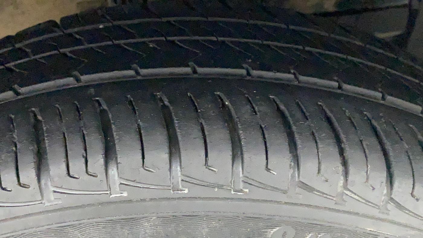 2018 Maruti Vitara Brezza VDI OPT, Diesel, Manual, 43,109 km, Right Front Tyre Tread