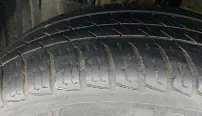 2018 Maruti Vitara Brezza VDI OPT, Diesel, Manual, 43,109 km, Left Front Tyre Tread