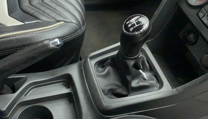 2018 Maruti Vitara Brezza VDI OPT, Diesel, Manual, 43,109 km, Gear lever - Boot cover slightly torn