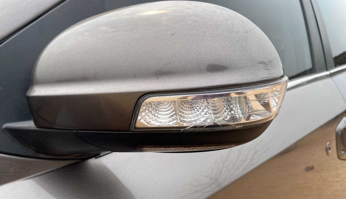 2019 Mahindra XUV500 W11, Diesel, Manual, 83,636 km, Left rear-view mirror - Indicator light has minor damage