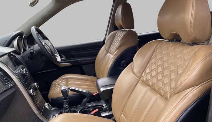 2019 Mahindra XUV500 W11, Diesel, Manual, 83,636 km, Right Side Front Door Cabin