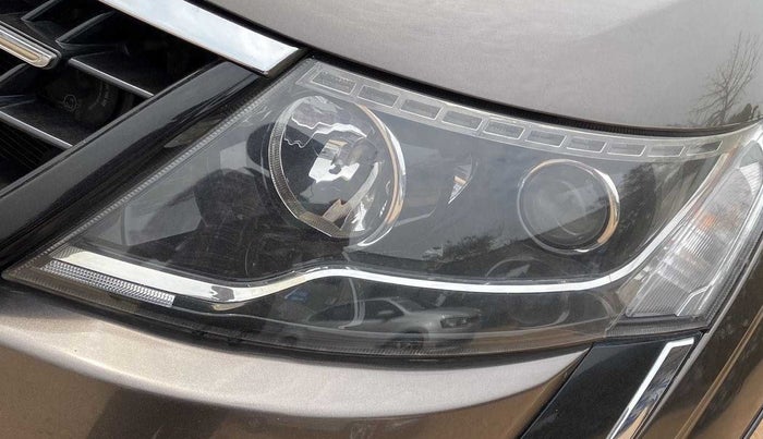 2019 Mahindra XUV500 W11, Diesel, Manual, 83,636 km, Left headlight - Cornering lights not working