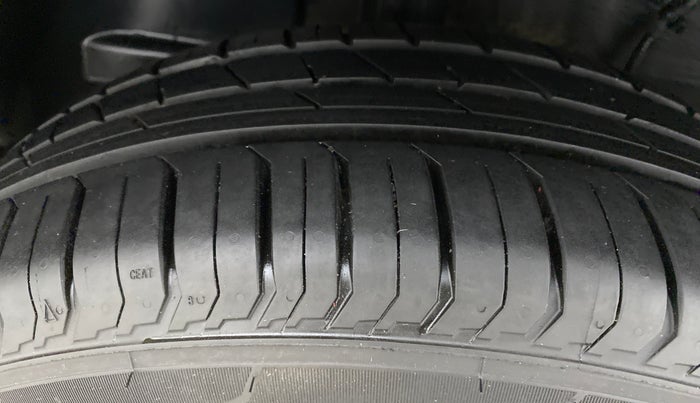 2022 Tata PUNCH ACCOMPLISHED AMT, Petrol, Automatic, 2,949 km, Right Rear Tyre Tread