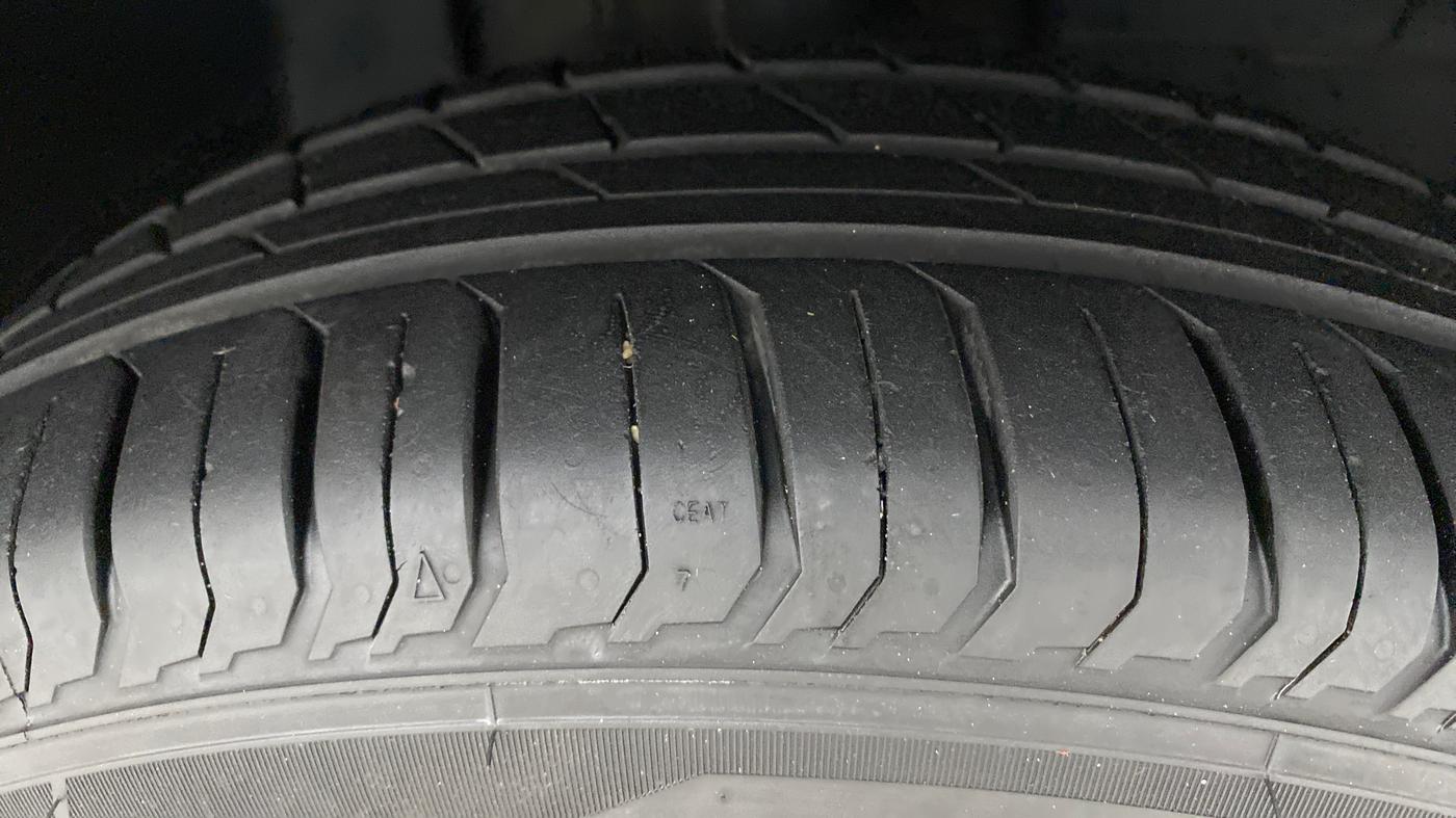 2022 Tata PUNCH ACCOMPLISHED AMT, Petrol, Automatic, 2,949 km, Right Front Tyre Tread