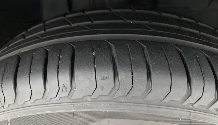 2022 Tata PUNCH ACCOMPLISHED AMT, Petrol, Automatic, 2,949 km, Right Front Tyre Tread